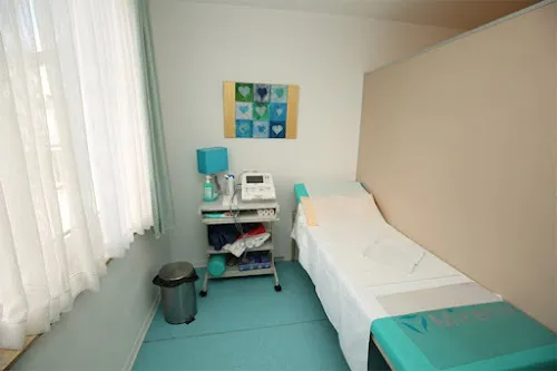 5 - Pneumologie & Schlafmedizin Bonn - Yakup Yakin (angest.), Dr. T. Ginko (angest.), Dr. A.H. Bayarassou (Praxisinh.)