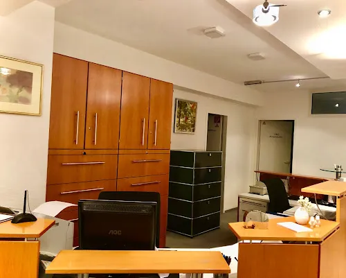 1 - Pneumologie & Schlafmedizin Bonn - Yakup Yakin (angest.), Dr. T. Ginko (angest.), Dr. A.H. Bayarassou (Praxisinh.)