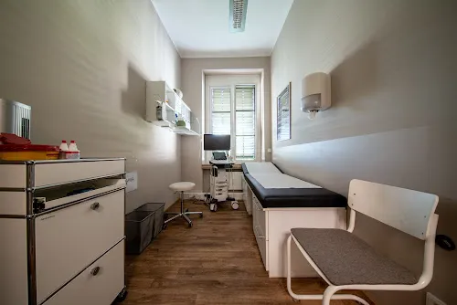 7 - Poli Praxis München Mitte - Dr. med. Romylos Siniossoglou