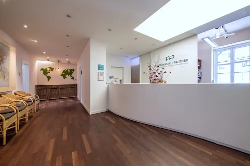 8 - Poli Praxis München Mitte - Dr. med. Romylos Siniossoglou