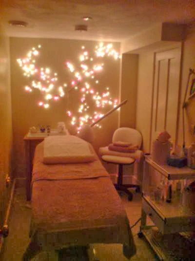 1 - Polish Me Gorgeous Holloway