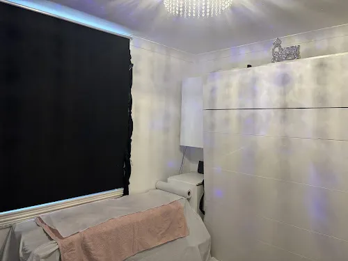 7 - Polish Nail Salon