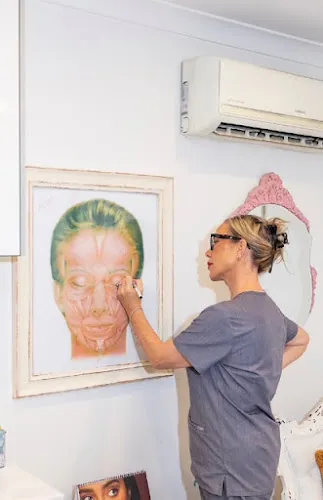 6 - Polishd Beautique Crestwood