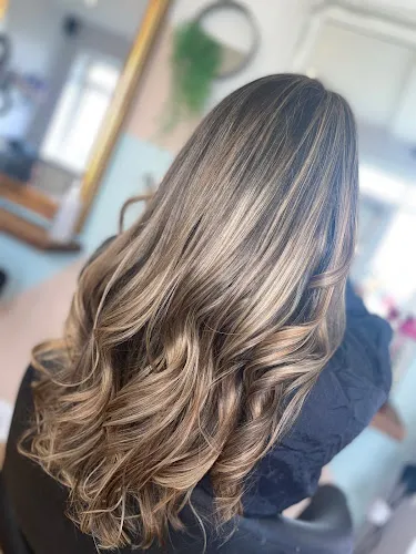 6 - Poppins Ladies Hair Salon