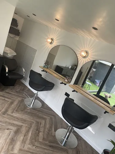 2 - Poppins Ladies Hair Salon