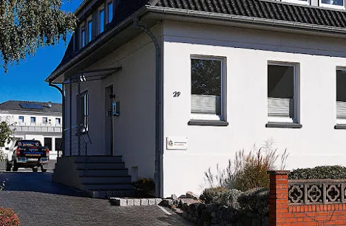 7 - Praxis für Oralchirurgie und Zahnmedizin Dr. Friedrich Nigrin, Dr. Rüdiger Nigrin, Bettina Nigrin