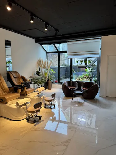 5 - Pretty Nails / Sono Beauty Concept