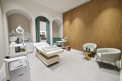 4 - PRINZ. - Hair & Make-Up Artist | Cosmetics Wimpernverlängerung Düsseldorf