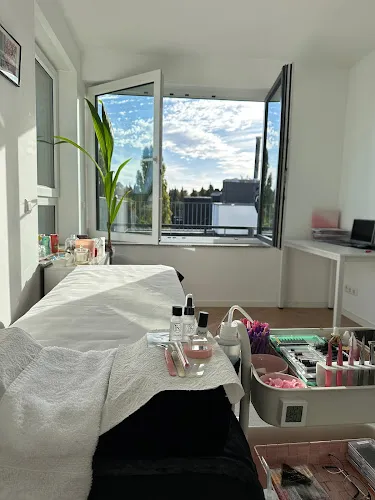 7 - Pro Beauty Cosmetics