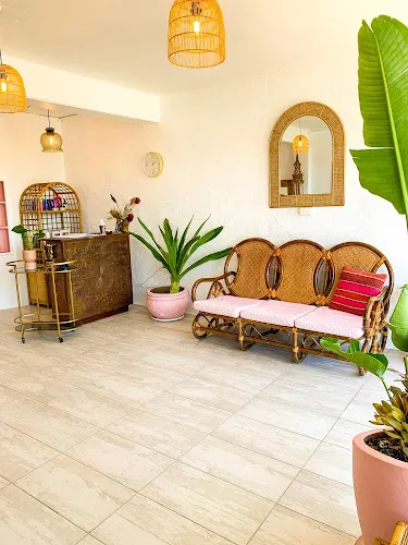 6 - Pure Shine Hair Design