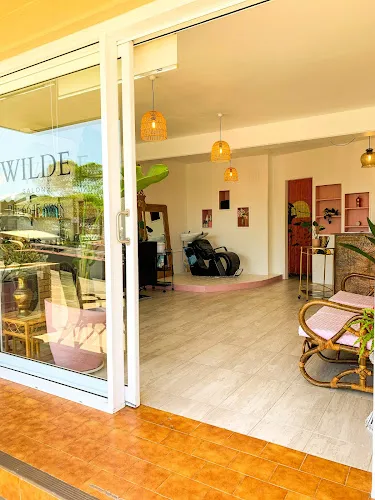 4 - Pure Shine Hair Design