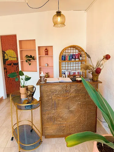 5 - Pure Shine Hair Design