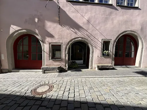 3 - Queen Nails & Lashes