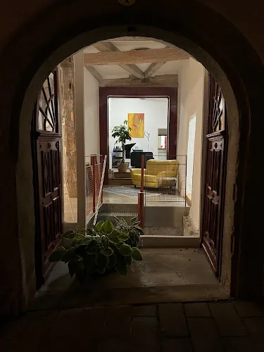 4 - Queen Nails & Lashes