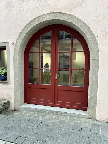 7 - Queen Nails & Lashes