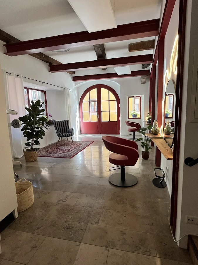 1 - Queen Nails & Lashes