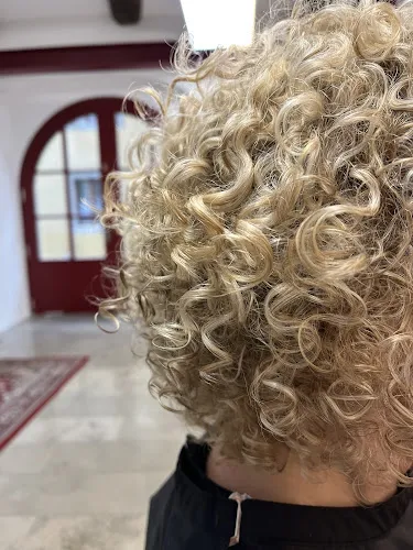 8 - Queen Nails & Lashes