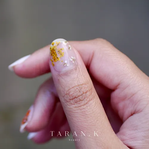 2 - Rapunzels Hair & Beauty