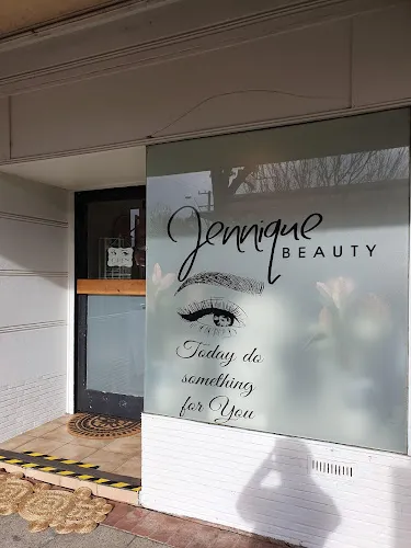 7 - Raven hair & body yass