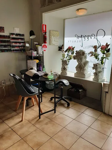 4 - Raven hair & body yass