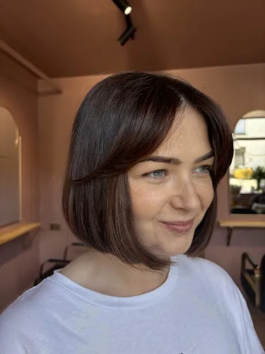 7 - Rendy Hair Salon