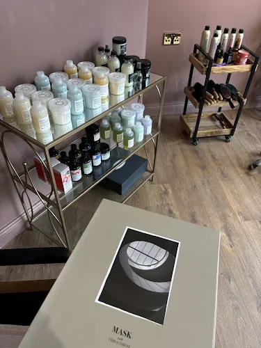 5 - Rendy Hair Salon