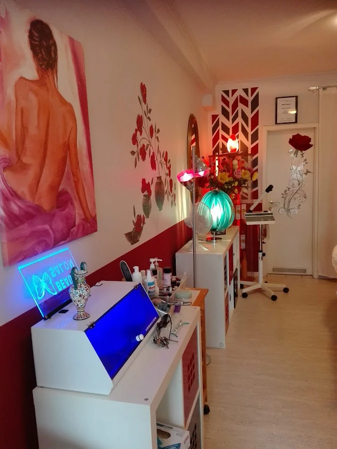 1 - Rheyna - Hamburgs Finest Hair Styler