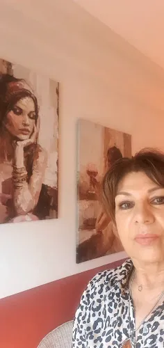 5 - Rheyna - Hamburgs Finest Hair Styler