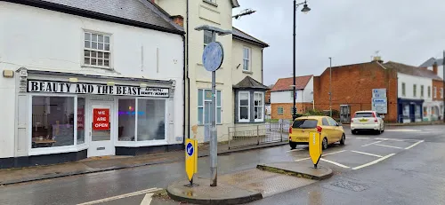 5 - Roberto, Body Piercing & Jewellery & Barbers