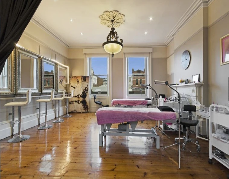 1 - Rococo Hairdressing