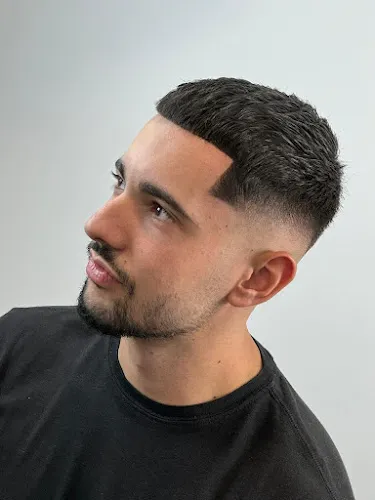 4 - Romulus Andrada coiffure