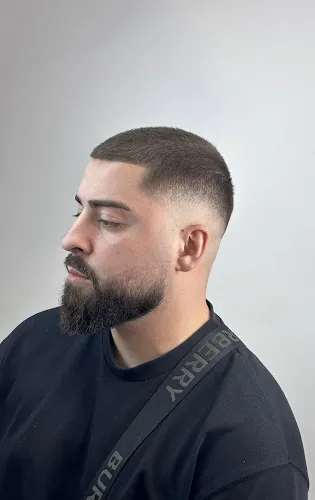 7 - Romulus Andrada coiffure