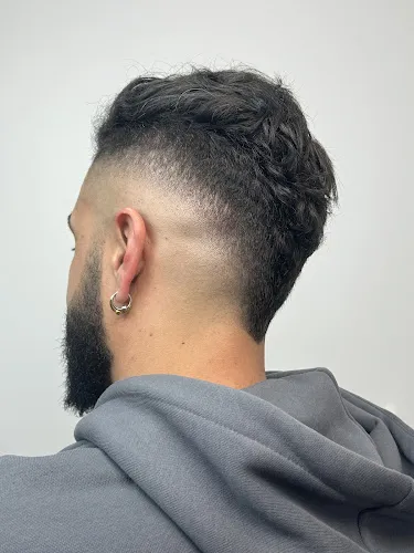 6 - Romulus Andrada coiffure