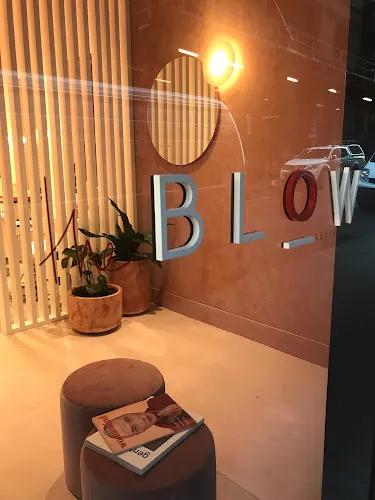 7 - Ronnie Beauty Studio