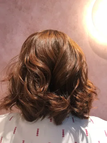 4 - Ronnie Beauty Studio