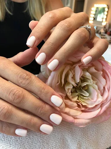 3 - Saikhnaas Nagelstudio