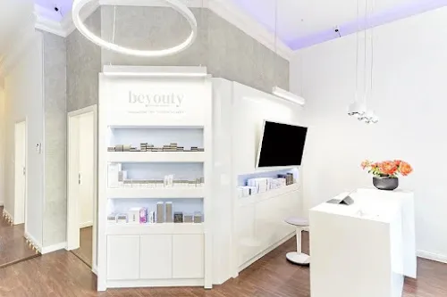 2 - SAJOLIE BEAUTYSALON & ACADEMY