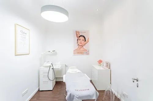 7 - SAJOLIE BEAUTYSALON & ACADEMY