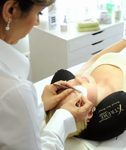 5 - SAJOLIE BEAUTYSALON & ACADEMY