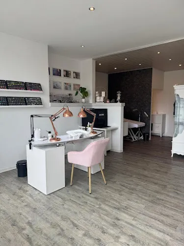 6 - Salon Anja Anton