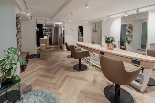 2 - Salon Deluxe Haarstudio