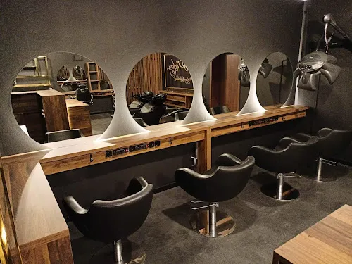 2 - Salon fryzjerski Włos