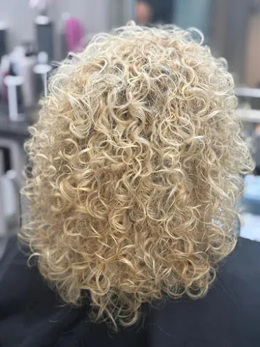 3 - Salon Fryzur „Włosów Kępa”