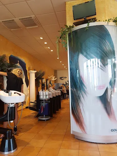 2 - Salon Haarschnitt am Vorteil Center