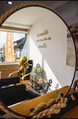 8 - Salon "Hair Force"