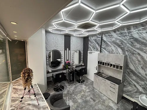 7 - Salon Hintergass