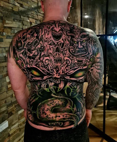 7 - Salon Toleen V/ Satanai Ibrahim