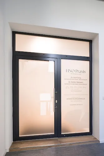 3 - Sanny Haase und Dr. med. Lydia Wölwer-Limberg, FÄ für Innere Medizin und Angiologie