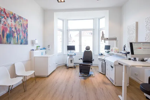 2 - Sanny Haase und Dr. med. Lydia Wölwer-Limberg, FÄ für Innere Medizin und Angiologie