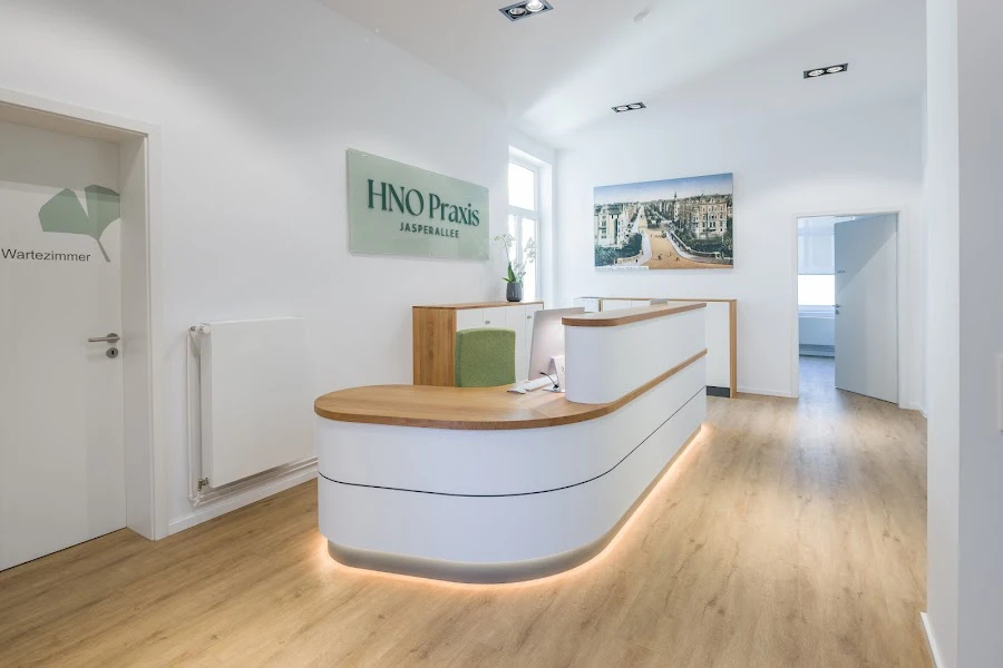 1 - Sanny Haase und Dr. med. Lydia Wölwer-Limberg, FÄ für Innere Medizin und Angiologie